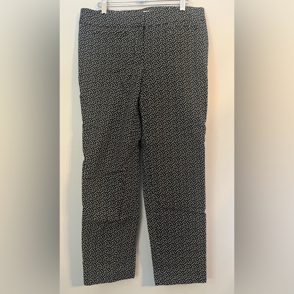 LOFT Marisa Fit Black & White Butterfly Print Straight Leg Ankle Pant Size 6
